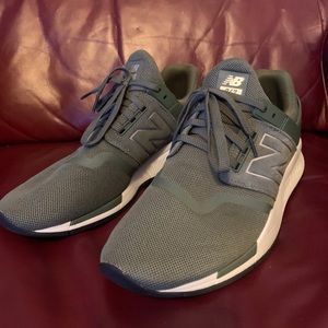 New Balance 247 Size 10 *PERFECT* Condition